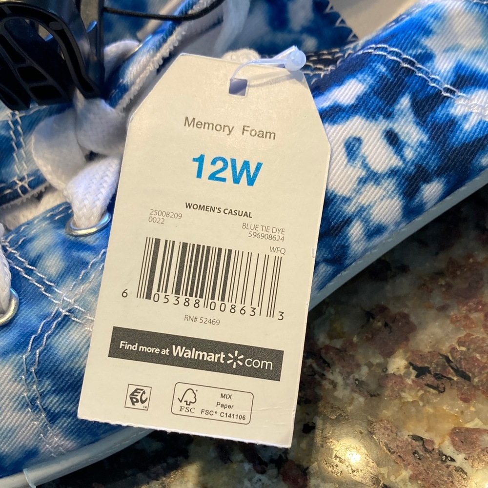 Time and Tru Woman’s White and Blue Sneakers Size 12W - Picture 2 of 5